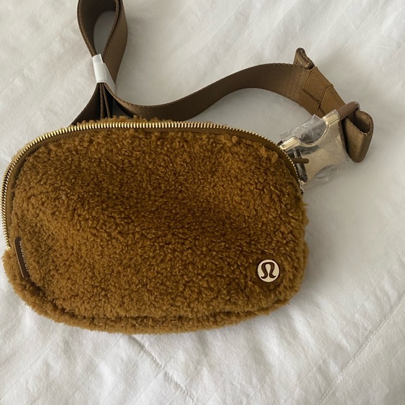 Lululemon everywhere belt bag Sherpa\fleece in camel : tan : brown - Picture 7 of 14